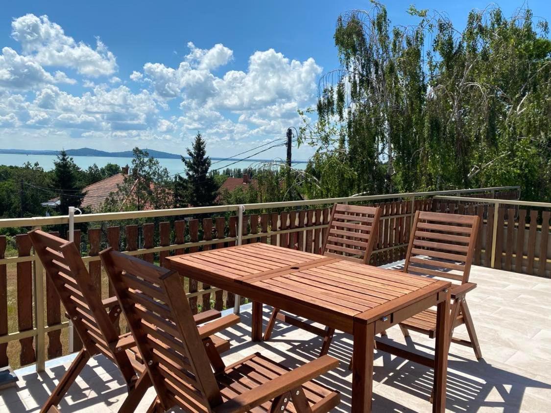 Bacchus Apartman - Borbarlang, Badacsony Badacsonytomaj Dış mekan fotoğraf