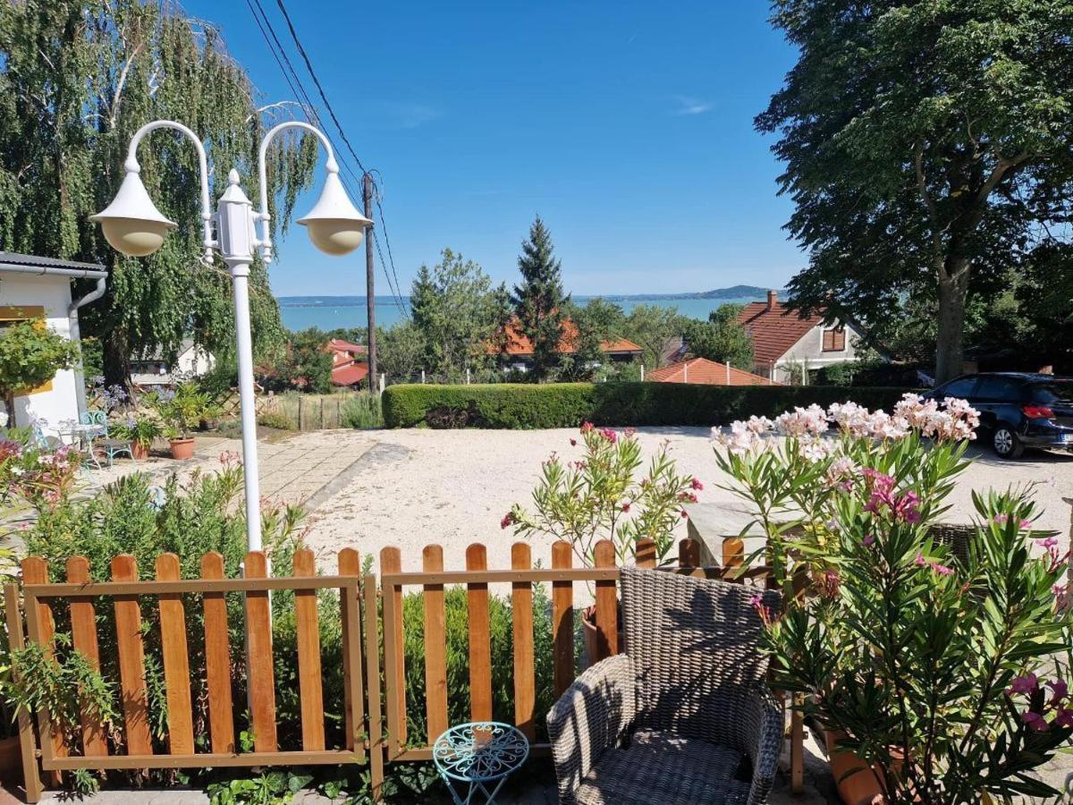 Bacchus Apartman - Borbarlang, Badacsony Badacsonytomaj Dış mekan fotoğraf